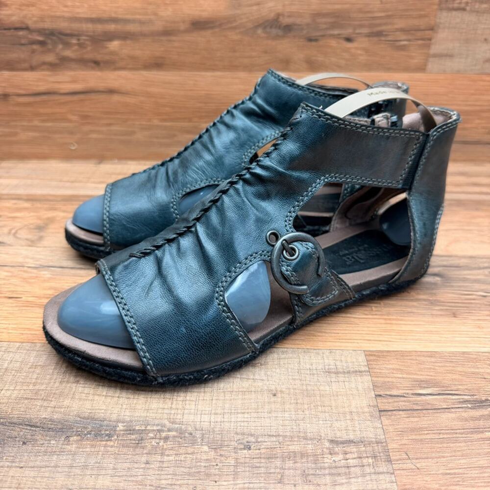 Bussula men size 6 Eu37 Leather Ruched Sandals